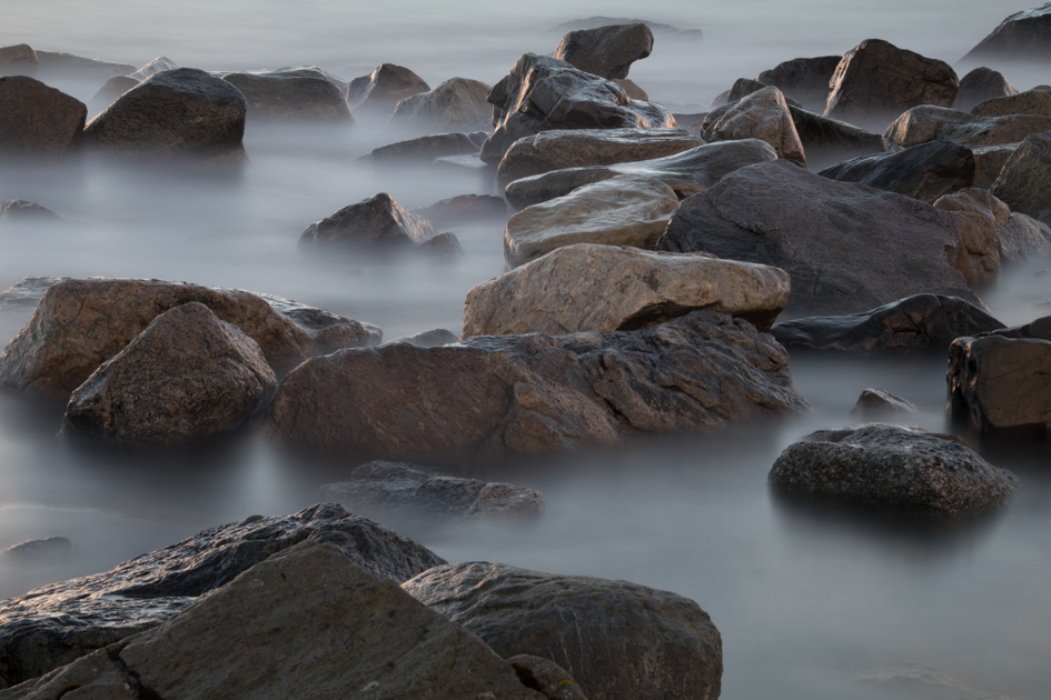 Steine im Wasser (Nebel) 